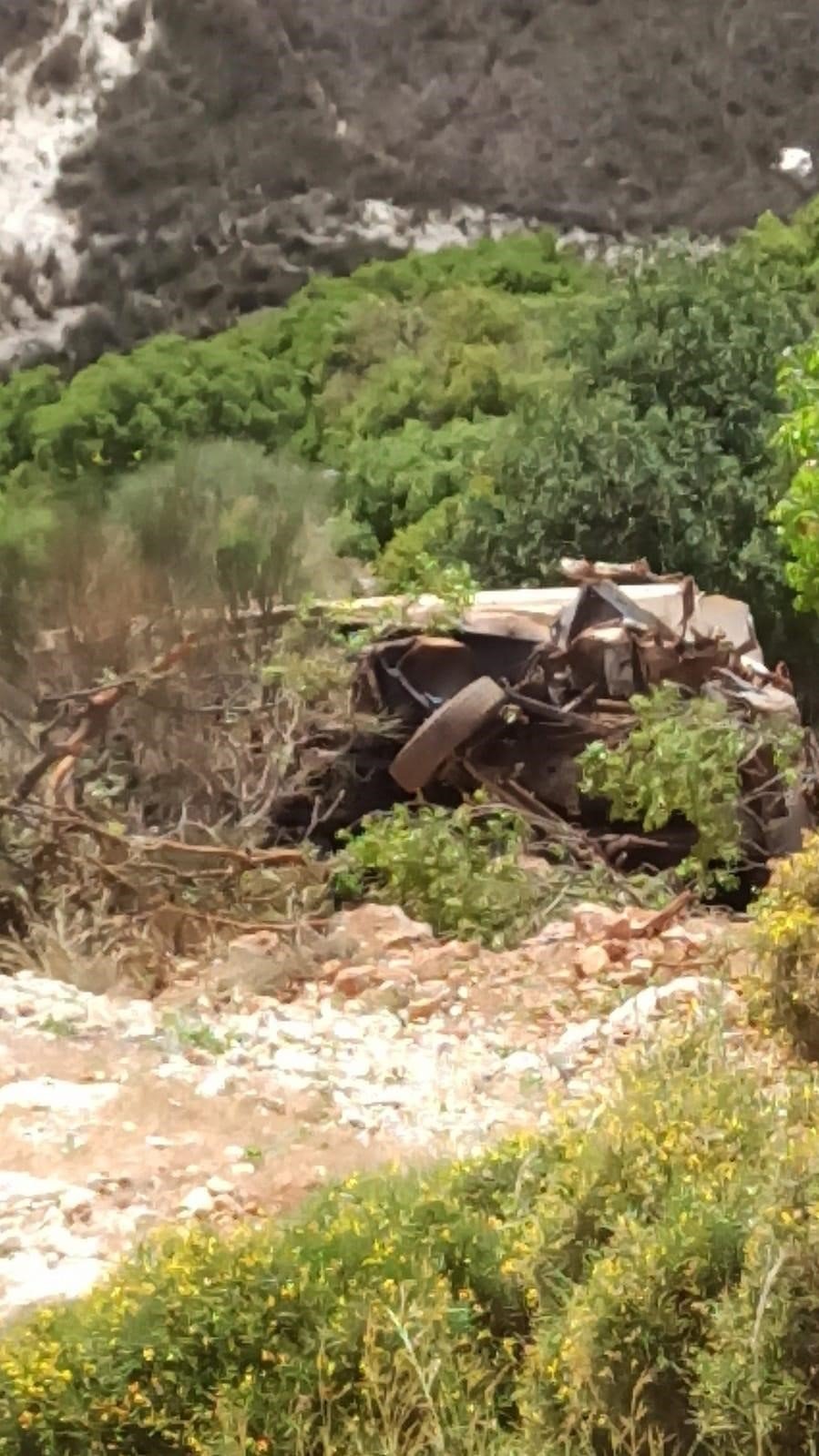 Bariyerlere Çarpan Kamyon 50 Metrelik Uçurumdan Yuvarlandı: 1 Ölü