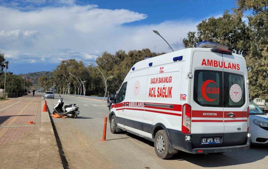 Kaza Yapan 2 Arkadaş Yaralandı