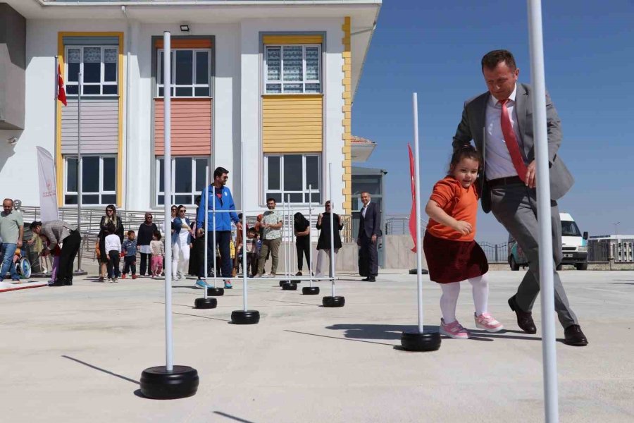 Karaman’da Özel Öğrencilere Spor Malzemesi Dağıtıldı