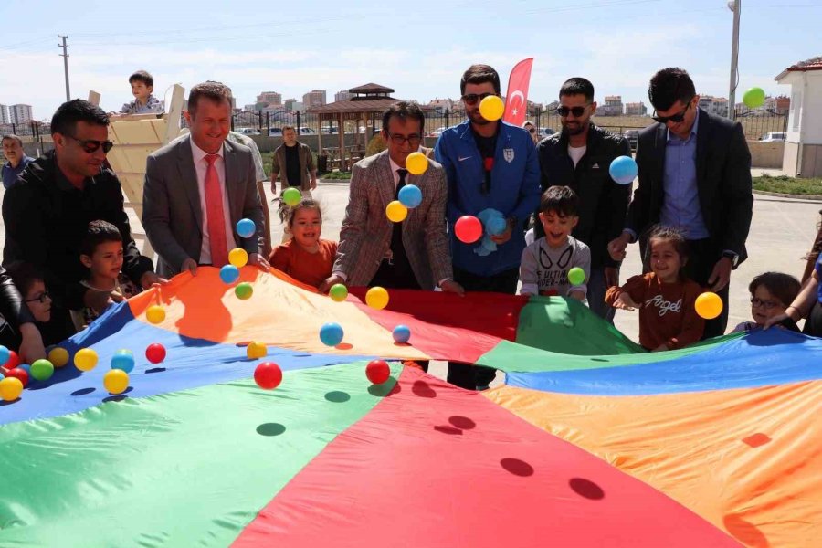 Karaman’da Özel Öğrencilere Spor Malzemesi Dağıtıldı