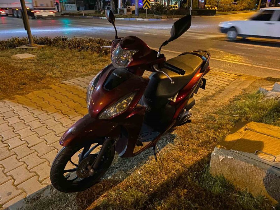 Direksiyon Hakimiyetini Kaybeden Motosiklet Sürücüsü Yaralandı