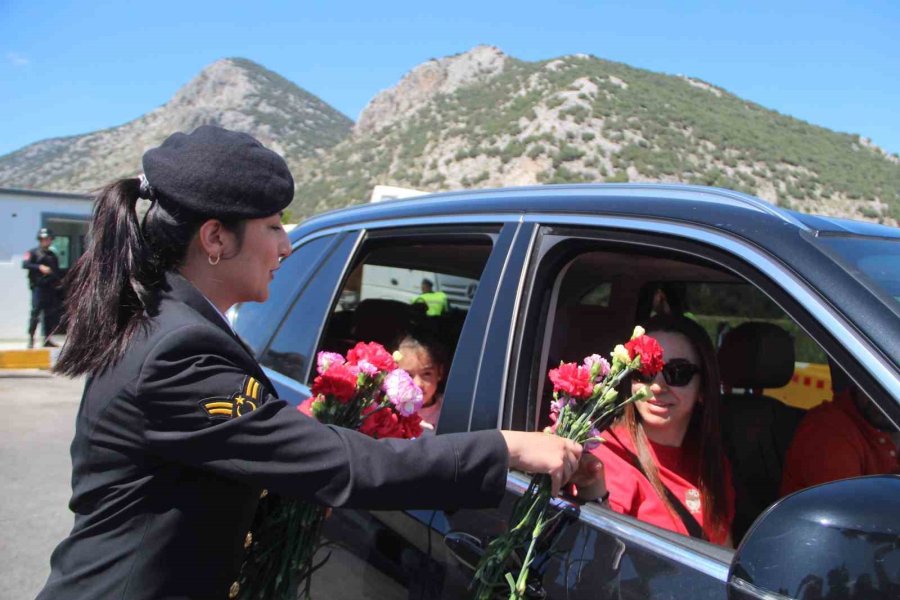 Antalya Bayramdaki Trafik Yoğunluğuna Hazır
