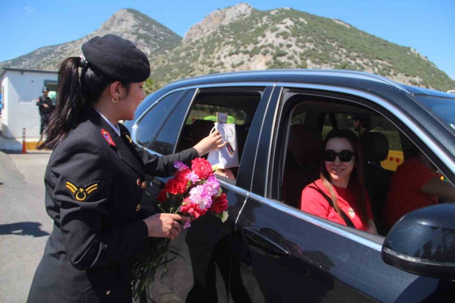 Antalya Bayramdaki Trafik Yoğunluğuna Hazır