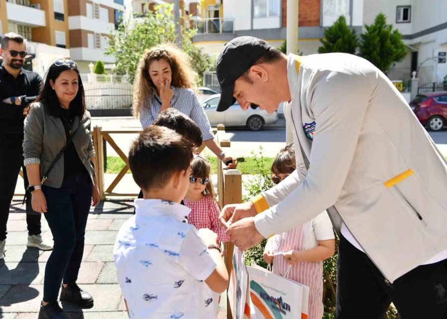 Parkı Temizleyen Çocuklara Başkandan Sürpriz Ziyaret
