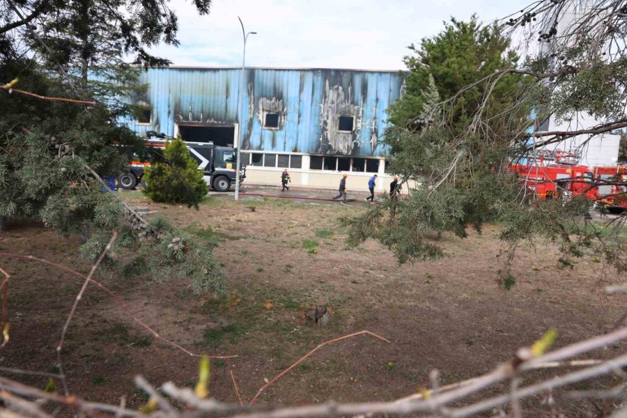 Yatılım Malzemesi Üreten Fabrikada Yangın