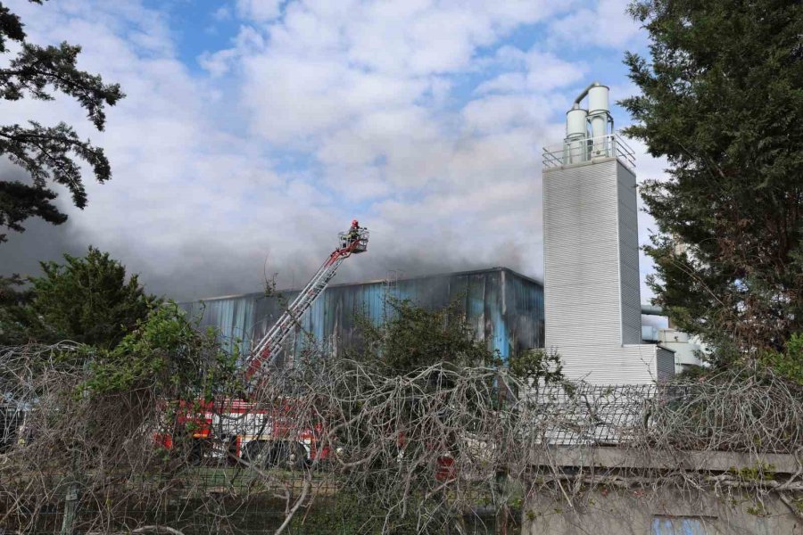 Yatılım Malzemesi Üreten Fabrikada Yangın