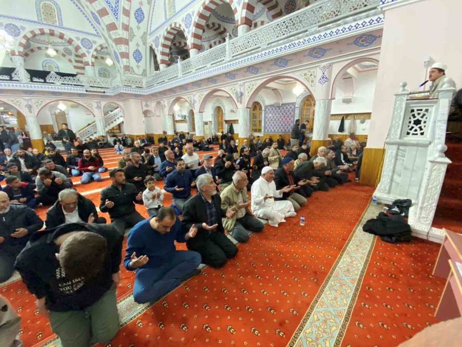 Kulu’da Kadir Gecesinde Camiler Doldu