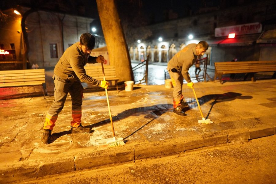 Melikgazi Belediyesi’nden Gece Temizlik Mesaisi