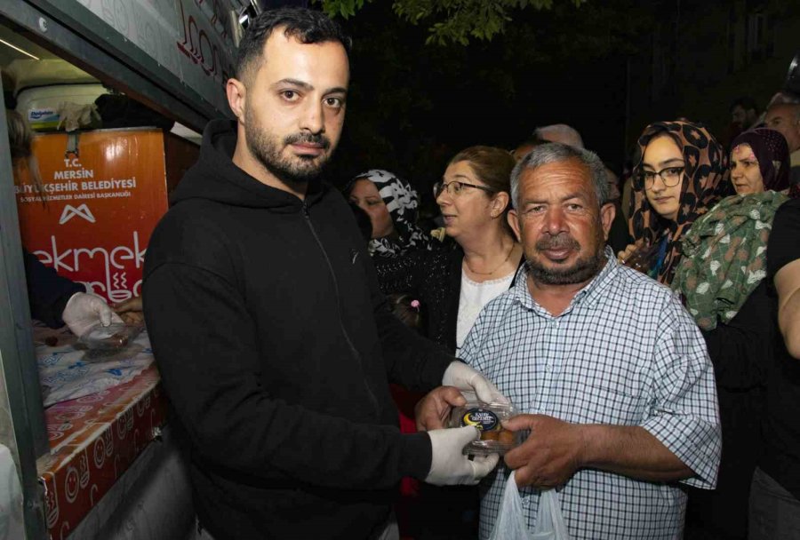 Büyükşehir Belediyesi 227 Bin 550 Kişilik İftar Yemeği İkram Etti