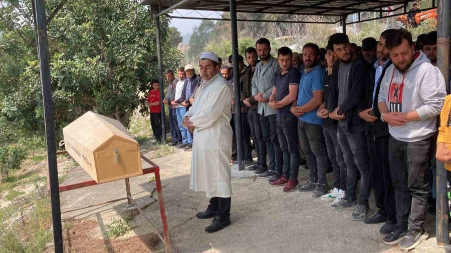 Mersin’de Cinayete Kurban Giden 3 Kişilik Ailenin Cenazeleri Defin Edildi