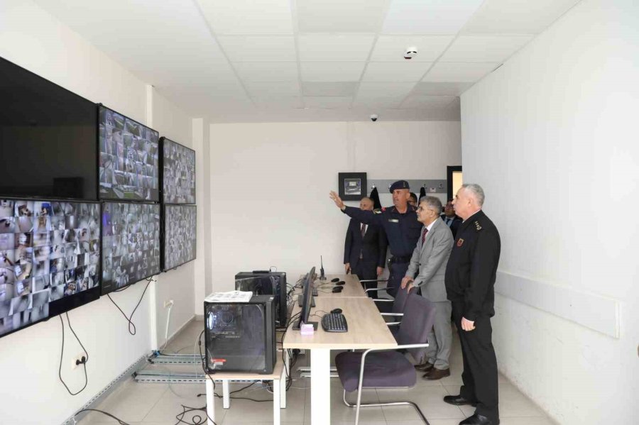 Vali Çelik Geri Gönderme Merkezi’nde İnceleme Yaptı