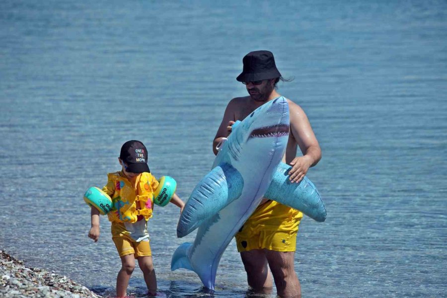 9 Günlük Bayram Tatili Antalya’da Nisan’ı Haziran’a Çevirdi
