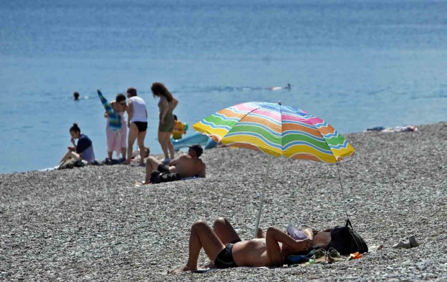9 Günlük Bayram Tatili Antalya’da Nisan’ı Haziran’a Çevirdi