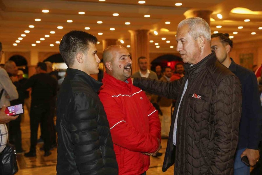 Başkan Özçelik Hayırlı Olsun Dileklerini Kabul Etti