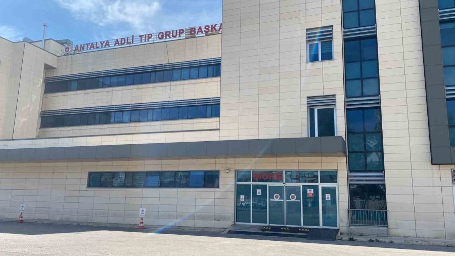 Çocuğun Çarptığı Genç Barmen Hayatını Kaybetti