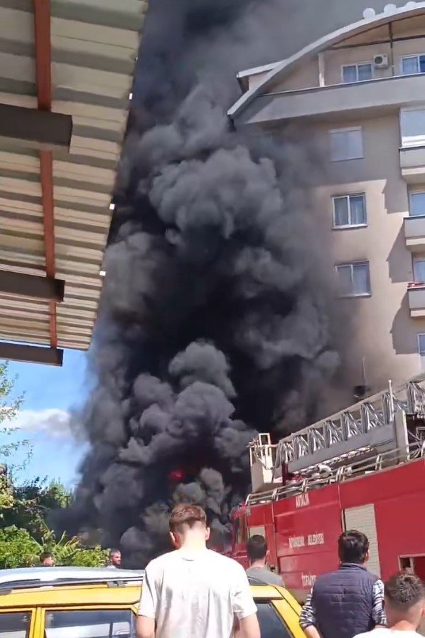 Apartman Bahçesinde Yangın Paniği