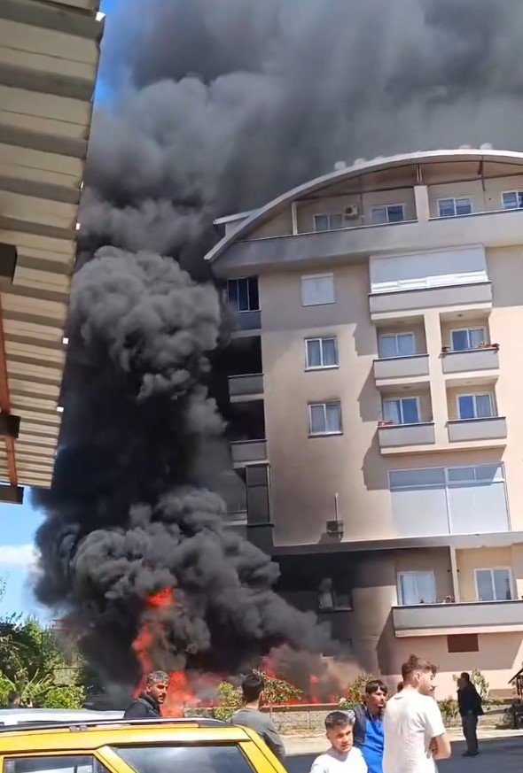 Apartman Bahçesinde Yangın Paniği