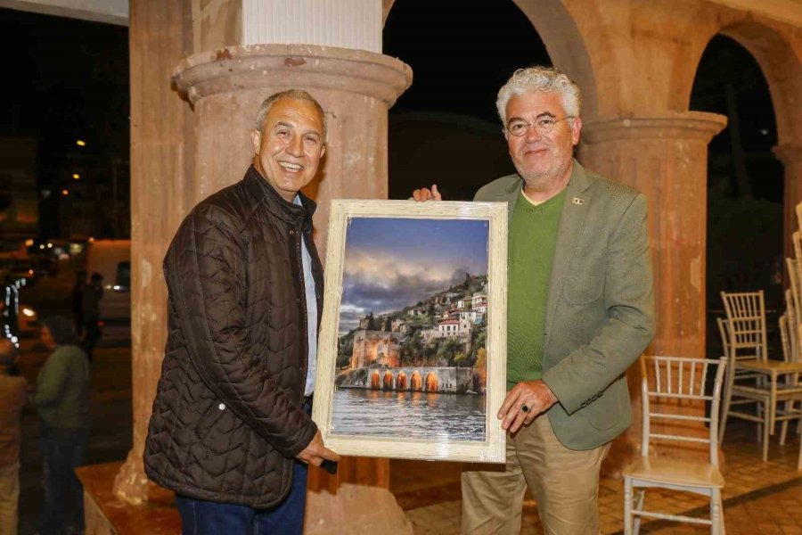 Başkan Özçelik Hayırlı Olsun Dileklerini Kabul Etti