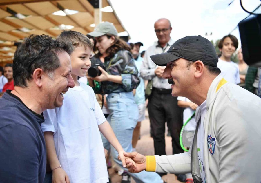 Başkan Kotan Turnuvada Tenis Oynadı