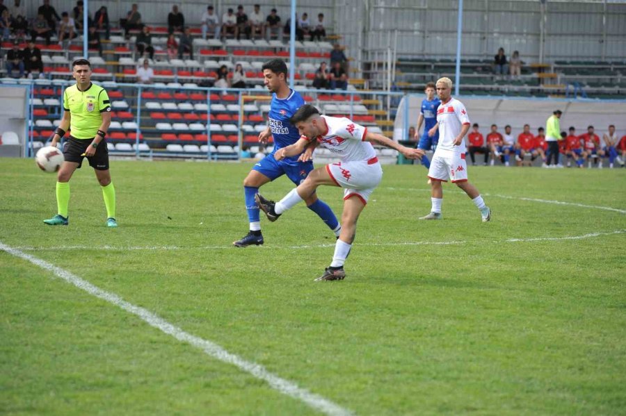 Kemer Belediye Spor Evinde Galip Geldi