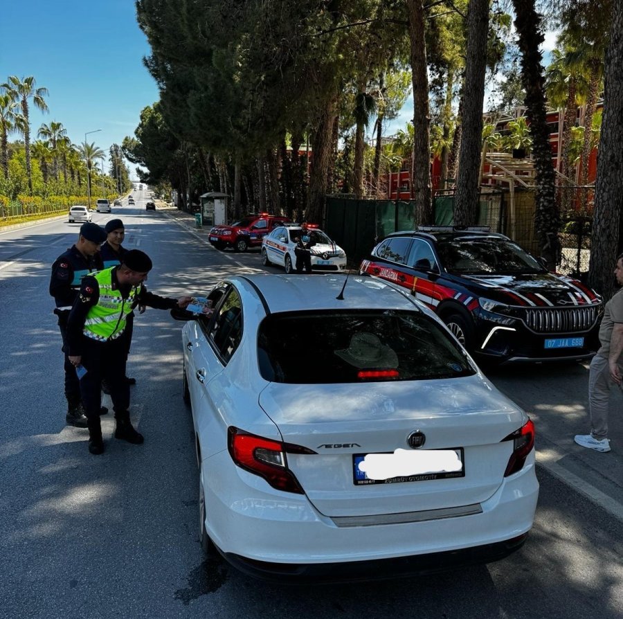 Alanya’da Jandarmadan Sürücülere Güvenli Sürüş Uyarısı
