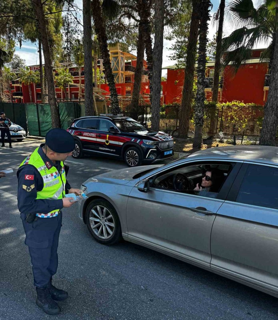 Alanya’da Jandarmadan Sürücülere Güvenli Sürüş Uyarısı