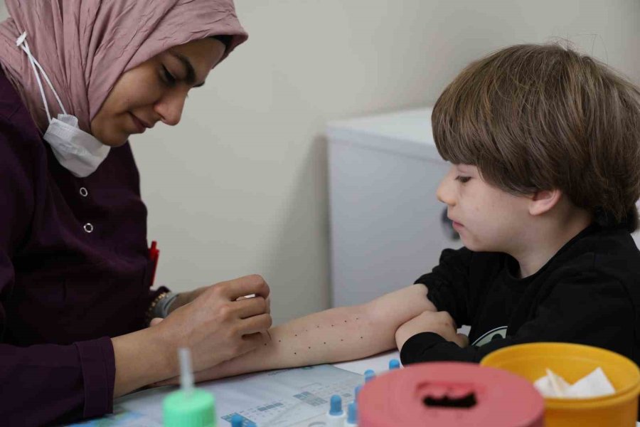 Uzmanlar Uyarıyor, Bayramda Aşırı Tatlı Gıda Alerjisine Sebep Olabilir