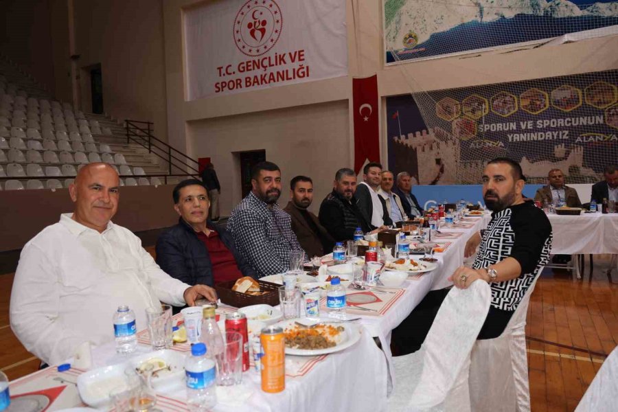 Alanyaspor İftar Yemeğinde Buluştu