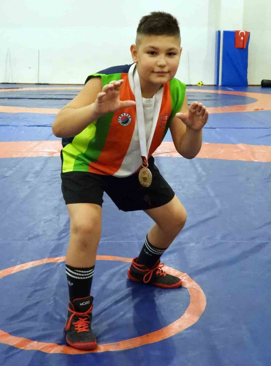 Kepezli Şen, Güreşte Altın Madalyaya Uzandı