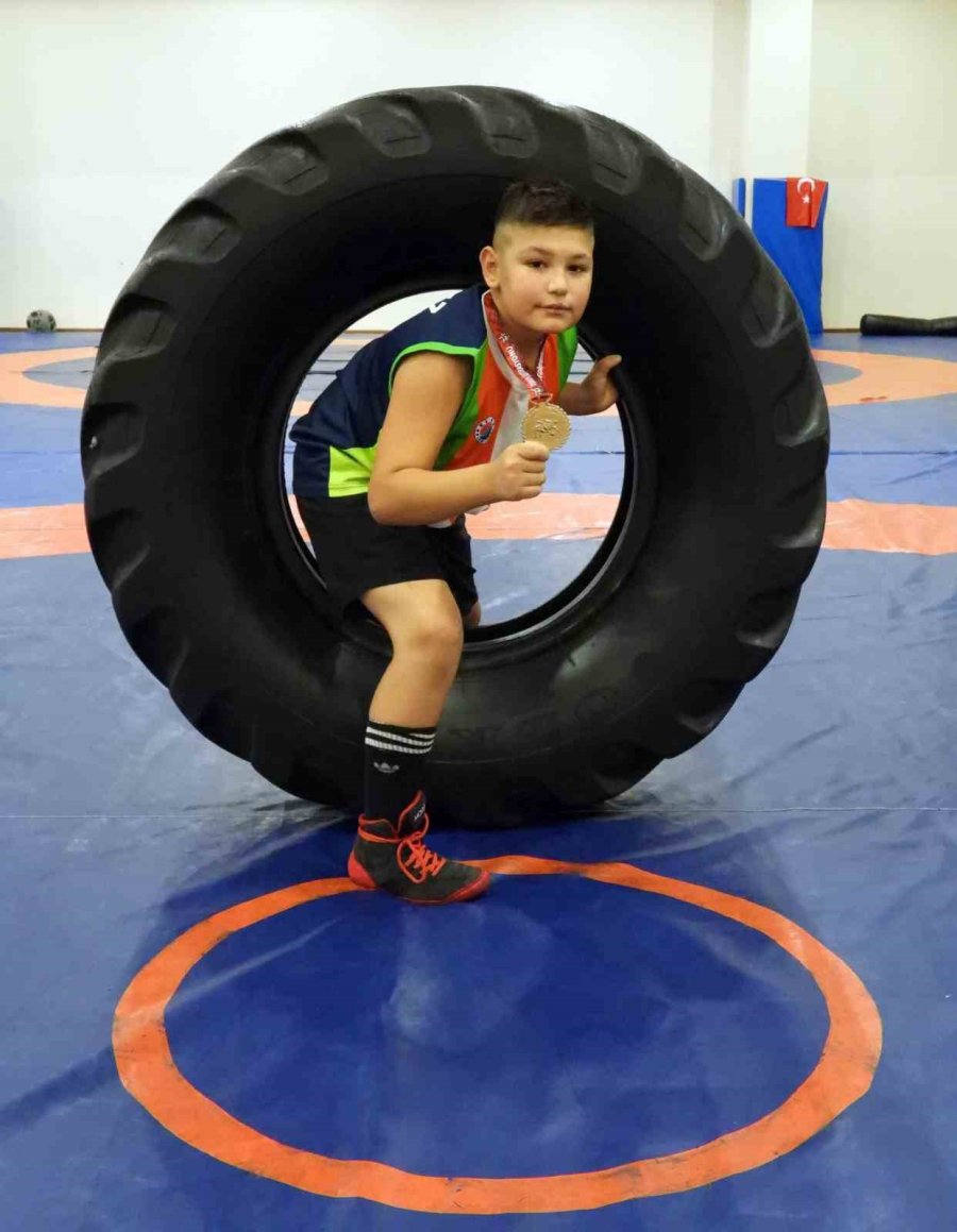 Kepezli Şen, Güreşte Altın Madalyaya Uzandı