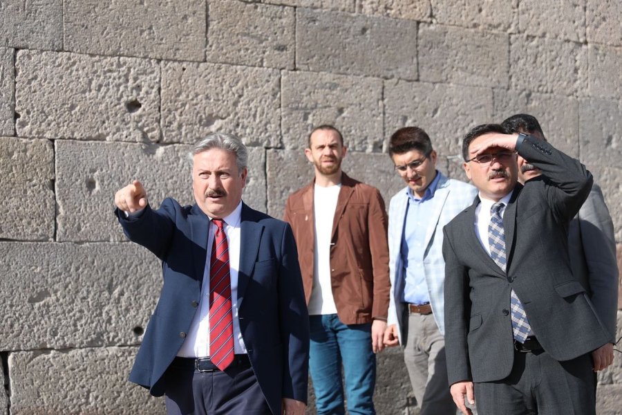 Vali Çiçek, Restorasyonu Tamamlanan Köşk Medrese’ye Hayran Kaldı