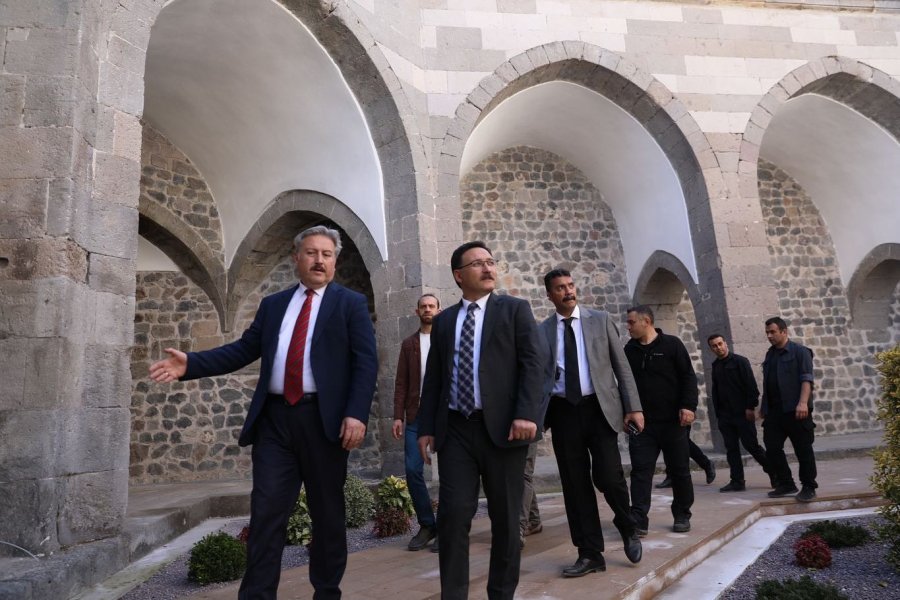 Vali Çiçek, Restorasyonu Tamamlanan Köşk Medrese’ye Hayran Kaldı