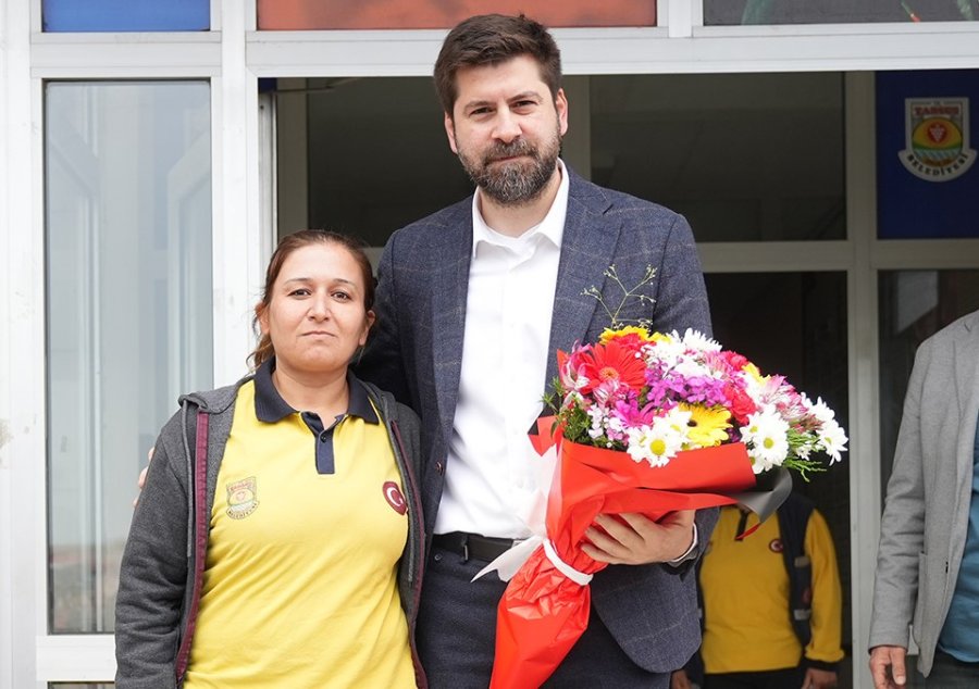 Başkan Boltaç, Temizlik Personeliyle Bayramlaştı