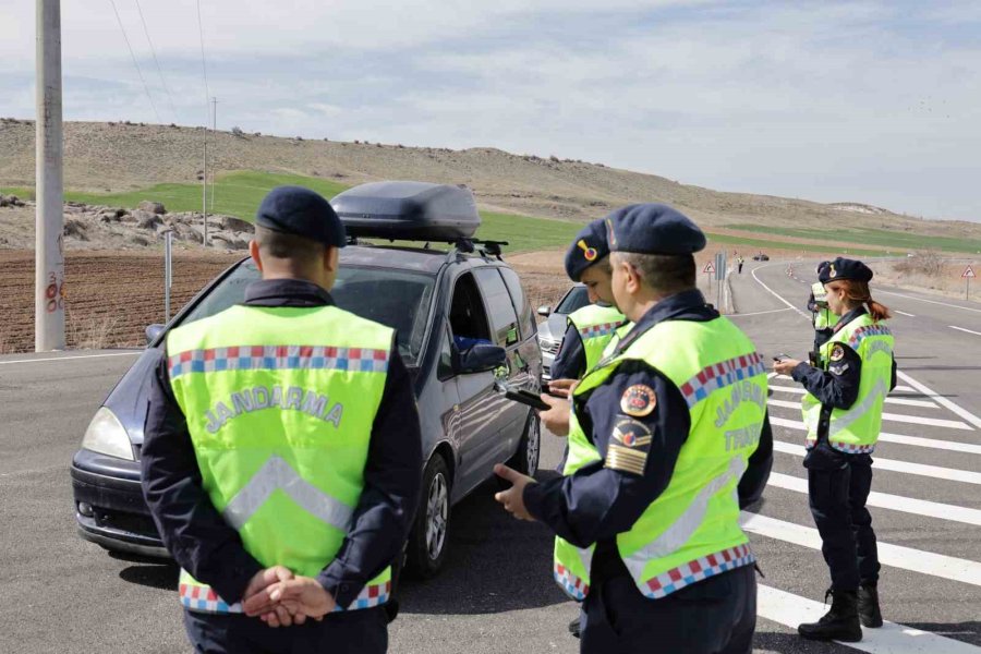 Jandarma Ekipleri Bayramda Da Denetimde