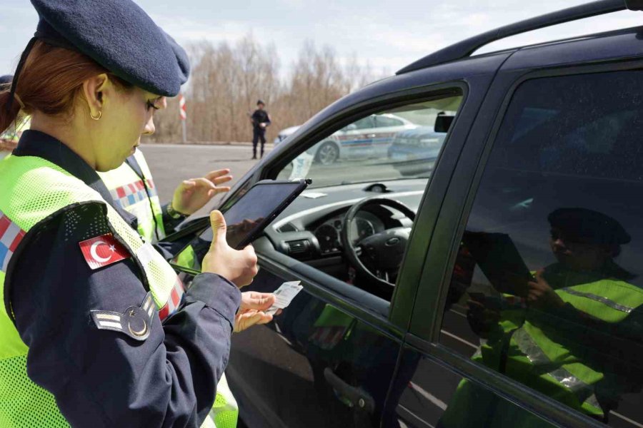 Jandarma Ekipleri Bayramda Da Denetimde