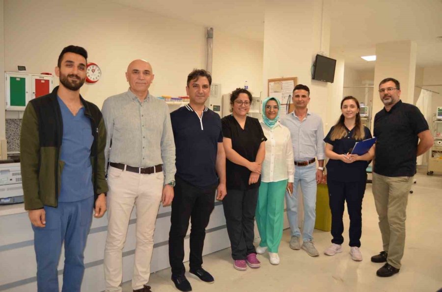 Alkü Hastanesinde Mesaideki Personele Bayram Kutlaması