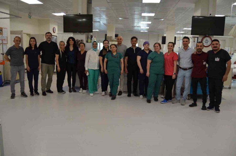 Alkü Hastanesinde Mesaideki Personele Bayram Kutlaması