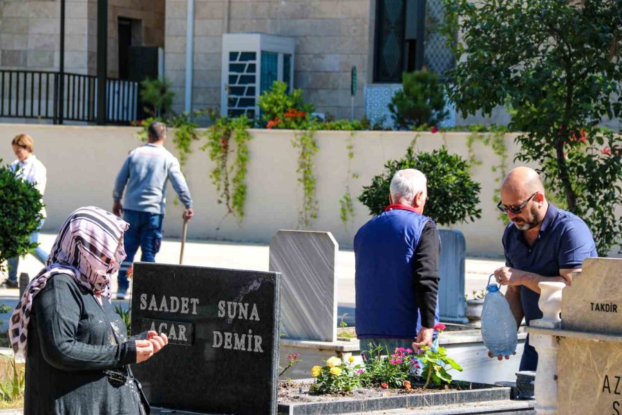 Şehit Mezarlığında En Buruk Bayram