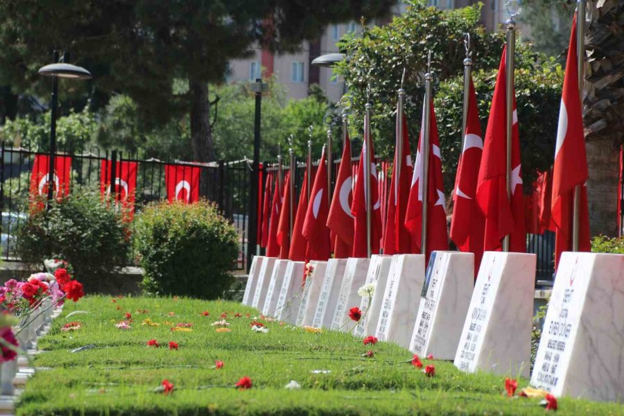 Şehit Mezarlığında En Buruk Bayram