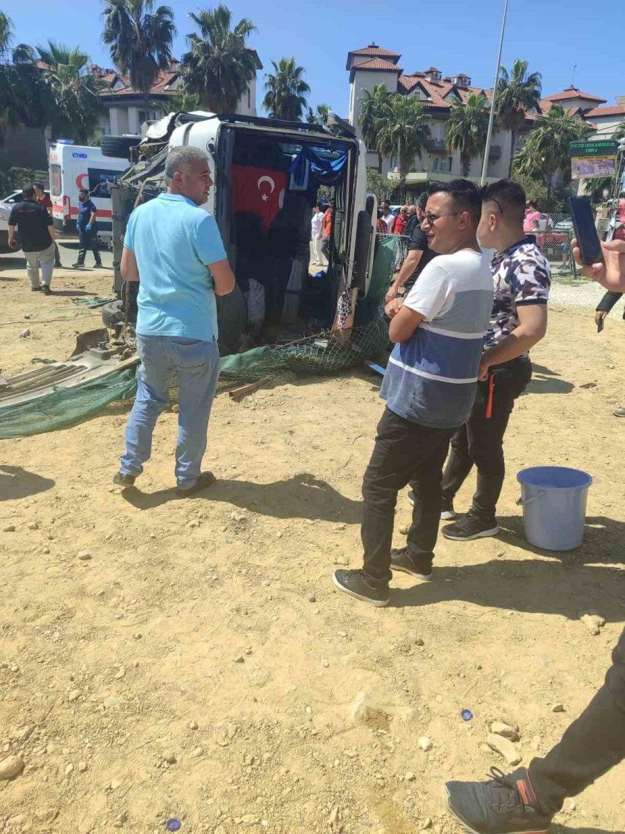 Antalya’da Feci Kaza: 29 Yaralı