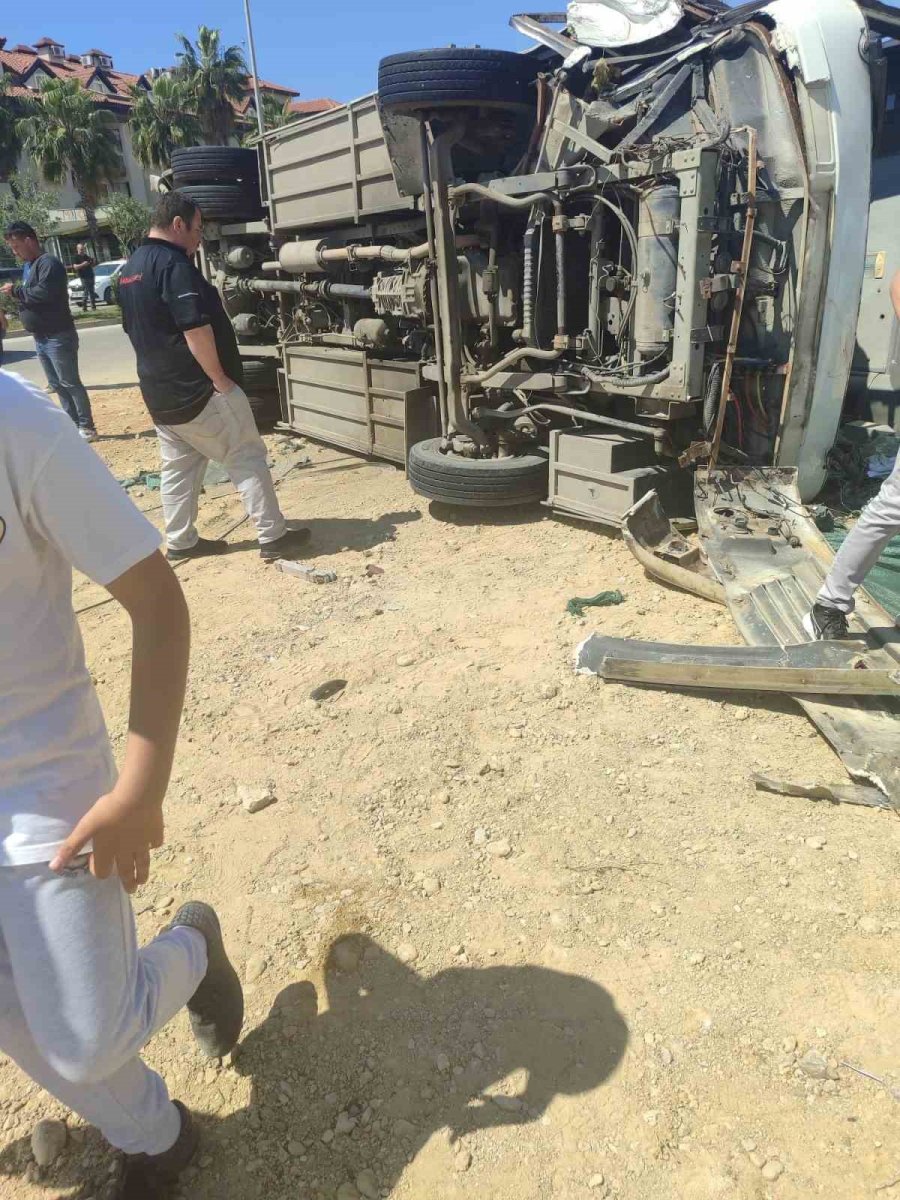 Antalya’da Feci Kaza: 29 Yaralı