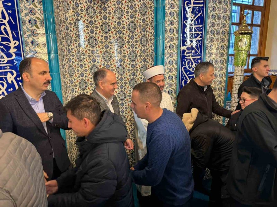 İçişleri Bakanı Yerlikaya Bayram Namazını Konya’da Kıldı