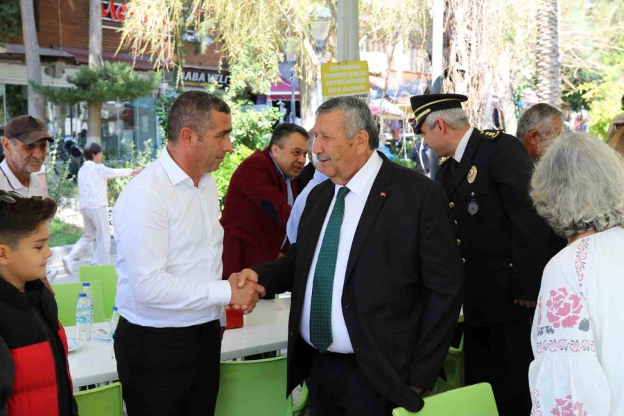 Kaş’ta Geleneksel Ramazan Bayramlaşması Yapıldı