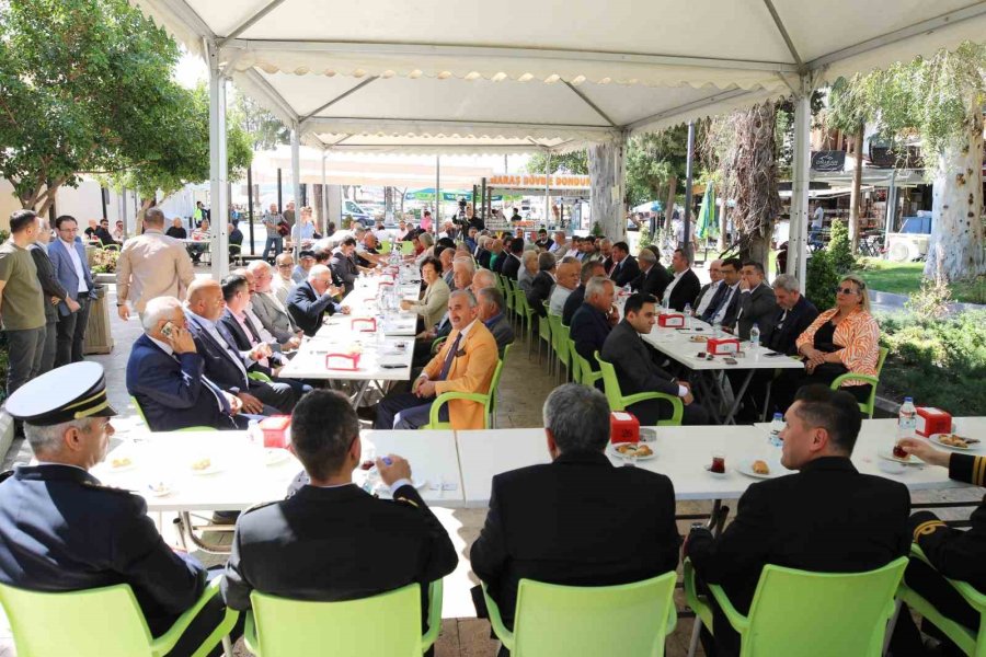 Kaş’ta Geleneksel Ramazan Bayramlaşması Yapıldı