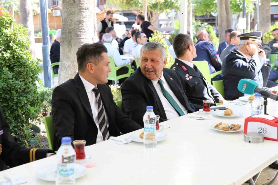 Kaş’ta Geleneksel Ramazan Bayramlaşması Yapıldı