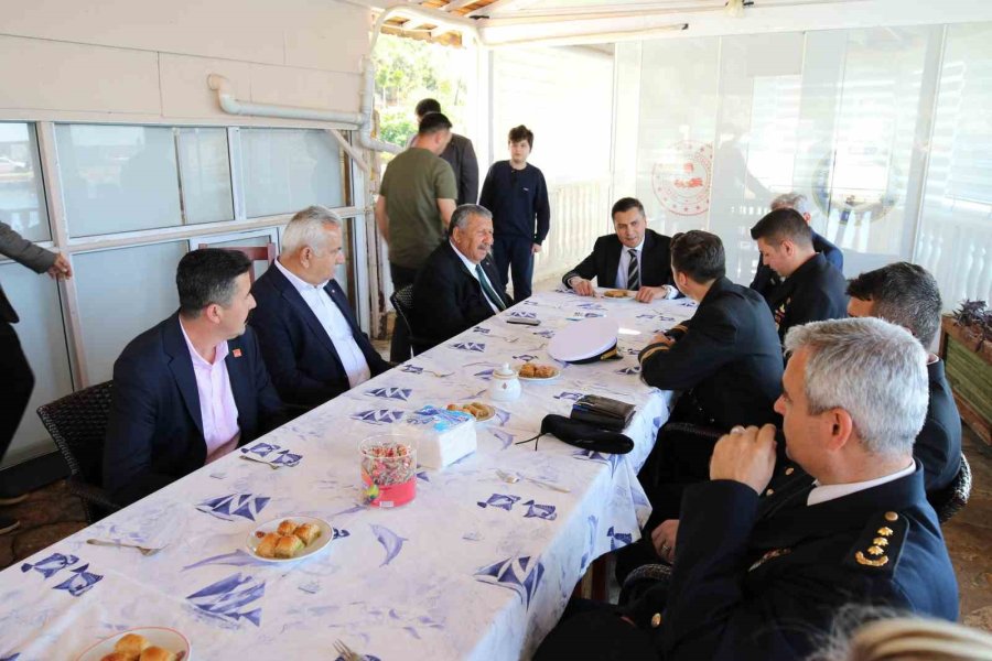 Kaş’ta Geleneksel Ramazan Bayramlaşması Yapıldı