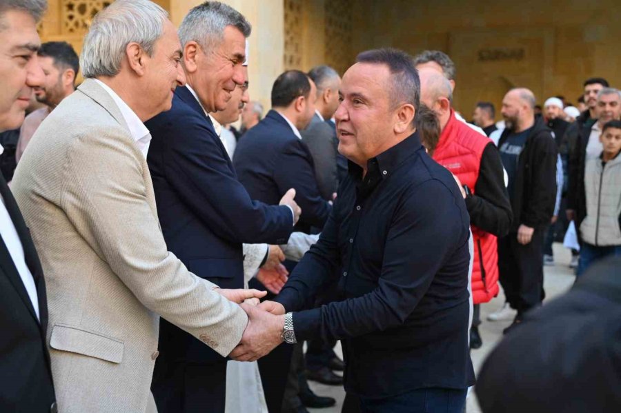 Başkan Kocagöz, Belediye Personellerini Ziyaret Ederek, Bayramlarını Kutladı