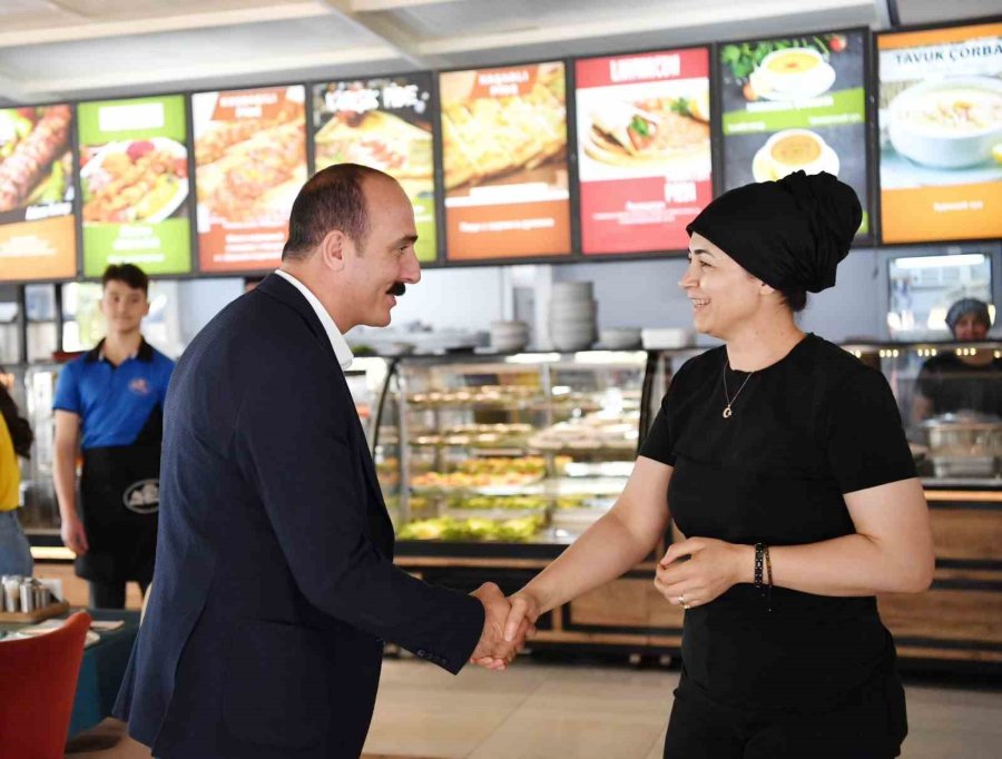 Başkan Kotan Esnafla Bayramlaştı