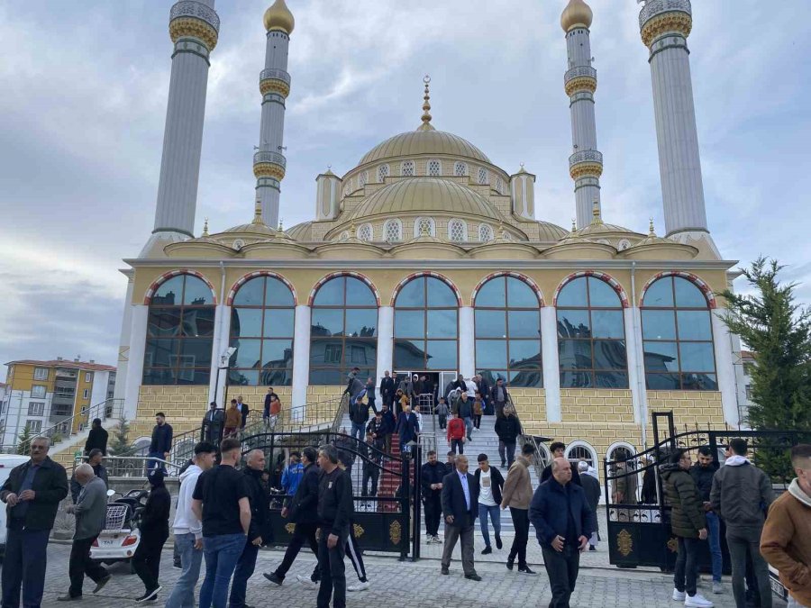 Kulu’da Bayram Namazı Kılındı