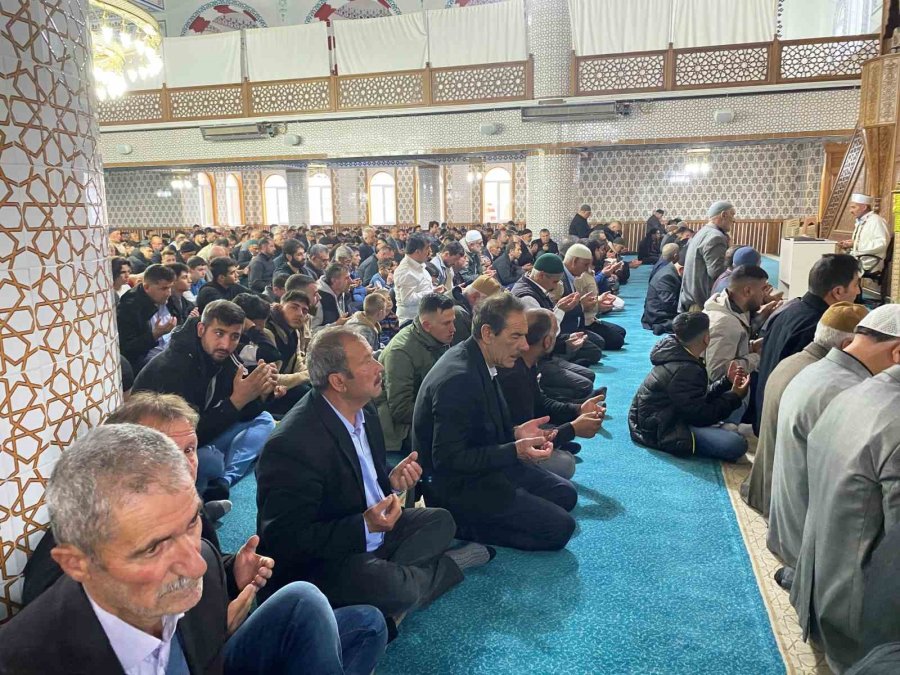 Kulu’da Bayram Namazı Kılındı